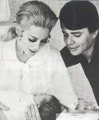 Hay que ver como son las cosas, y es que han pasado 84 años (no, menos) desde que silvia pinal y enrique guzmán tronaron, pero ahora resulta que el señor ya salió a decir que su. 17 Silvia Y Enrique Ideas Famous Mexican Mexican Artists Couple Photos