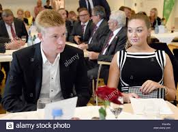 Kevin de bruyne & faze nate hill play fortnite. Barsinghausen Deutschland 17 August 2015 Fussball Spieler Kevin De Bruyne Des Vfl Wolfsburg Und Seine Freundin Mischa Besuchen Die Verleihung Der Titel Niedersachsens Fussballer Des Jahres 2015 In Barsinghausen Deutschland 17 August 2015