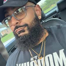 Does anyone know of a sturdier/chunkier thread titanium turnbuckle for an  associated B7? Or a better quality set of the plastic eyelets. Ideally  available readily In the UK I fitted my seccond