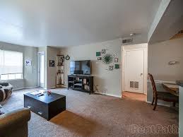 There are 425 available rental units listed on apartment list in kansas city. Fountainhead Apartments In Kansas City Mo 64114 Market Apartments