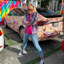 Her bed is a rainbow. Jojo Siwa Bought A New House And Here S What The Inside Looks Like