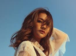 Download mp3, download lagu terbaru 2021 mudah, cepat, nyaman. Bcl Penuh Emosi Nyanyikan Lagu Terbaru