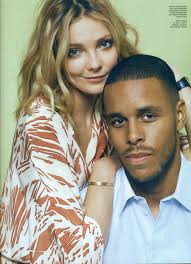 Born 11 may 1987) is a hungarian model who rose to prominence after placing 4th in the elite model look 2002 and is known for her work with dutch photography team inez van lamsweerde and vinoodh matadin. Mihalik Eniko A Baratjaval Pozol Nesze Szer