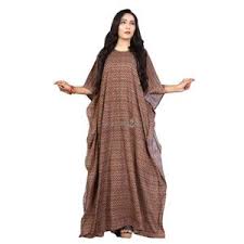 Tidak sedikit orang gemuk yang takut untuk menggunakan baju kaftan karena akan membuat penampilannya terlihat lebih gemuk. Sejarah Singkat Perkembangan Model Kaftan Lengkap Dengan Tips Padupadan Dan Bahan Untuk Membuatnya