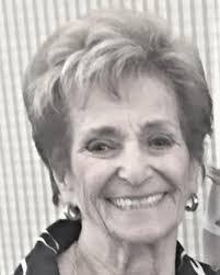 Elaine Lamm's Instagram, Twitter & Facebook