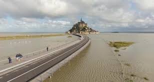 Traversées de la bahía de mont saint michel salida de genetos. Grandes Marees Le Mont Saint Michel Sera Une Ile Au Moins 6 Fois Saint Malo Maville Com