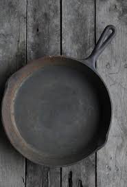 How To Clean And Season An Old Rusty Cast Iron Skillet With Salt And Oil Cast Iron Cleaning Rusty Cast Iron Skillet Cast Iron