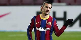 French soccer player antoine griezmann ended his affiliation with huawei on thursday, saying there are strong suspicions that the chinese tech giant has contributed to the repression of the. Griezmann Sang Mantan Selamat Atletico Barcelona Terpeleset Sih Bola Net