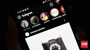 Dalam kolom komentar live instagram, ajudan cantik iriana jokowi, sandhyca putrie diminta untuk buka baju oleh netizen dengan nama akun @ahzak2304. Cara Pakai Reels Fitur Baru Instagram Pesaing Tiktok