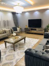 14 Yil Sonra Degisen Bu Salon Gosterisiyle Yillarin Acisini Cikarmis Ev Gezmesi 2020 Oturma Odasi Tasarimlari Mobilya Fikirleri Ev Dekorasyonu