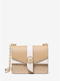 Vind fantastische aanbiedingen voor kors handbag camel. Greenwich Small Color Block Logo And Saffiano Leather Crossbody Bag Michael Kors
