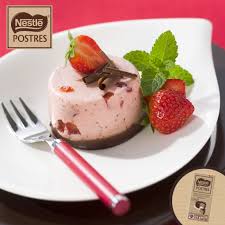 Bavarois De Fresones Y Chocolate Nestle Cocina Postres Gourmet Reposteria Postres Individuales