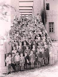 صورة جماعية لطلاب مدرسة للبنين الخليل فلسطين group photo of students of school for boys hebron palestine 1932 ١٩٣٢ historical pictures photo story lebanon