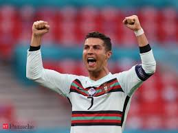 Coca cola shares dropped from 56.10 dollars to 55.22 dollars almost immediately after ronaldo 's gesture, meaning the company's value fell from 242bn. Cristiano Ronaldo Coca Cola How Cristiano Ronaldo S One Gesture Snubbing Coca Cola Pushed Soft Drink Brand To Lose Billions Of Dollars