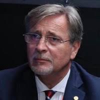 Elizabeth Hirschhaut's Instagram, Twitter & Facebook