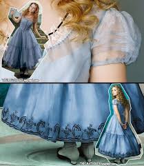 Sólo necesitáis un vestidito azul brillante de mangas disfrutad creando los disfraces para halloween de vuestros peques basados en alicia en el país de las maravillas y compartid vuestras creaciones. The Last Cover Alicia En El Pais De Las Maravillas Pais De Las Maravillas Diseno De Vestuario Vestido De Muneca