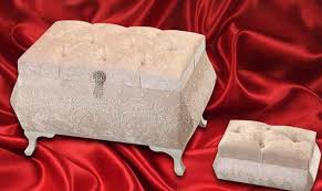 3 Kenar Bombeli Kapitone Nisan Ceyiz Sandigi Er 133 299 00 Tl Pesin Fiyatina 5 Taksitle Www Ceyyiz Com Da Jewellery Boxes Home Decor Decor