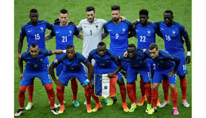 A une époque où la passe s'était certes imposé, mais où l'on jouait encore largement en 1 contre 1, avec des postes ultra spécialisés et une recherche du contact, l'équipe de hongrie va faire du mouvement de. Football Quels Joueurs Pour L Avenir De L Equipe De France