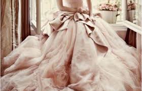 Ubi tu gaie, ibi ego gaia. è una formula matrimoniale latina, pronunciata dalla sposa allo sposo e significa dove tu sei, lì io sarò. Come Si Deve Vestire La Testimone Della Sposa Bellaweb It
