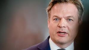 Dat zijn er twee meer dan de. Reconstructie Nrc Pvv Er Dion Graus Zou Ex Vrouw Hebben Aangezet Tot Seks Eenvandaag