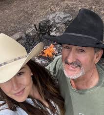 Bart Hinson's Instagram, Twitter & Facebook