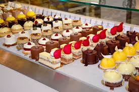 Prajitura nufar de cofetarie reteta pandispan cacao blat tort insiropat crema ciocolata ganache fructe cirese amarene frisca amarena nuferi. DuminicÄƒ Cu Brunch È™i PrÄƒjituri FranÈ›uzeÈ™ti La Zexe Braserie De Corina