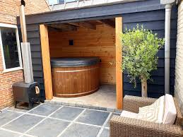 hottub op binnenplaats in progress buitenbar groenten tuin tuin