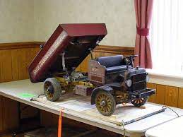 1 4 Autocar Truck Salesman S Model Similar To This Example Boyertown Historic Vehicle Museum By Massey Aero Plastic Model Cars Model Cars Kits Plastic Models