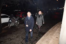 Nell'estate del 2018 travaglio è stato paparazzato in compagnia dell'attrice giorgia solari. Chi C Era Con Andrea Scanzi Allo Spettacolo Renzusconi Al Teatro Italia Le Foto Di Pizzi Formiche Net