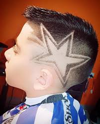 barber leo cabrera corte con diseño de estrella en degradé