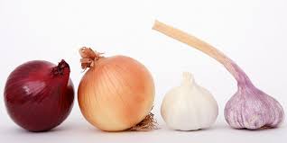 Onion juice helps improve hair growth by boosting the level of antioxidant enzyme optimising the hair growth cycle. Onion Juice For Natural Hair Growth Does It Really Work Loving Kinky Curls