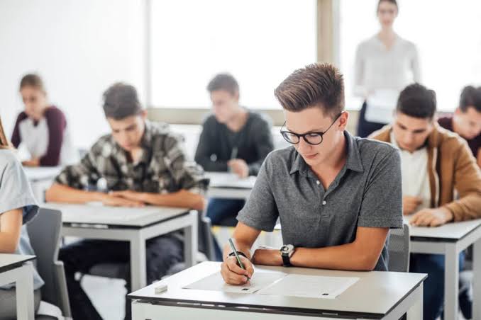 De Montfort University UK: Courses & Admissions