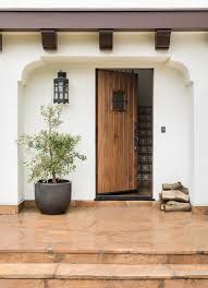 This architectural style was very popular in the united states, particularly in southern california back in the 1900s. Houzz Tour A Home S Spanish Colonial Style Gets A Rich Refresh