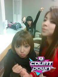 Ailee with a lil multifandom on the side. Trans Twitter 121101 Min And Jia Snaps A Photo With Ailee 2p Miss A News C