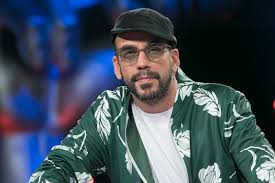 Η number one pop star της χώρας παρουσιάζει τις δικές της. The Voice Of Greece Eftase H Wra Twn Lives Skai