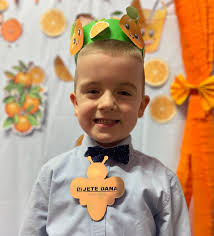 Danas nam je divan dan, Ahmed slavi 6.rođendan. 🎉 Bezbrižno djetinjstvo  puno ljubavi, mnogo igara na zelenoj travi. ❤️🥰 Kud god da kreneš nek'  cvjeta cvijeće, našem Ahmedu želimo puno sreće. 🎂🎁