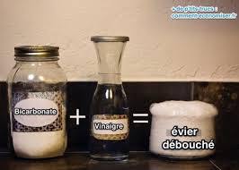 Vinaigre Blanc Bicarbonate 10 Utilisations De Ce Melange Magique Deboucher Evier Trucs Et Astuces Comment Deboucher Un Evier