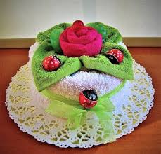 Zusätzlich aus dem pappkarton jeweils einen deckel für jeden kreis ausschneiden. Meli 39 S Bouquet Torte Aus Handtuchern Handtuch Falten Tulpen Basteln