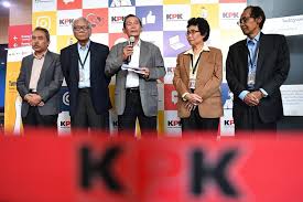 Sales project manager nippon paint indonesia (kiri) secara simbolis mendonasikan cat kepada kurniawan prabawayudha, gm divisi bangunan gedung pt wijaya karya (persero) tbk selaku kontraktor wisma atlet kemayoran, senin. Jokowi Teken Perpres Gaji Dewas Kpk Lebih Dari Rp 80 Juta Per Bulan Halaman All Kompas Com