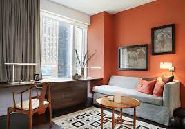 Dan juga membuat sinar matahari yang masuk lebih redup dan nyaman pada saat anda ingin bersantai di ruang keluarga. 25 Desain Interior Cat Rumah Warna Orange Rumah Minimalis
