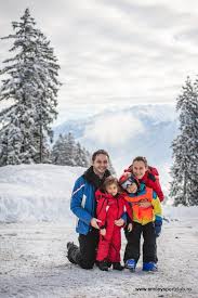 Iubitorii sporturilor de iarnă, se bucură de zăpadă și frig. Program Tabere Si Vacante La Schi Sezon 2017 2018 Tabere Smiley Sport Club