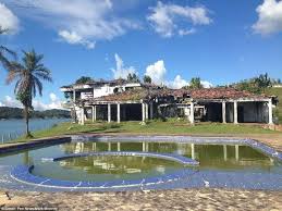 A Large Body Of Water Pablo Escobar Bought The 20 Acre Estate In Guatape Colombia And Named It After His Dau Pablo Escobar House Home Pictures Pablo Escobar