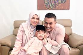 Beliau merupakan finalis hero remaja 2011/2012 dan telah membintangi beberapa siri televisyen termasuk romi cinta julia (2014). Niat Saharul Ridzwan Dan Anak Nak Buat Kejutan Pada Isteri Tapi Lain Pula Yang Jadi Hot Fm