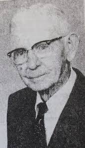 Effie Denton's Instagram, Twitter & Facebook