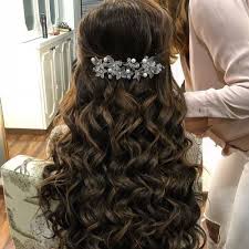 25 Pre Wedding Hairstyles For Mehndi Haldi Or More Functions Hair Styles Simple Bridal Hairstyle Hair Braid Videos