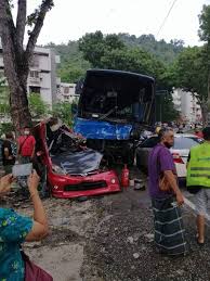 Pemandangan di tempat berlaku kemalangan. Penang Kini Kejadian Kemalangan Melibatkan Sebuah Bas Facebook