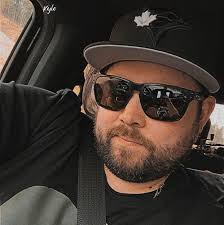 One handed gamer seeking tarkov playing friends