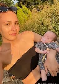 她怀双胞胎老二却比老大晚出世22天| 中國報China Press