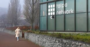 Hij is de vader van mediamagnaat john de. Fwqanc5yyq0aym