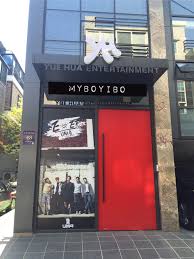 Today's walk is to yuehua entertainment new building. Myboä¸€åš On Twitter Uniq S Agency Yuehua Entertainment S Building I Saw Their Calendar Inside Too ã…‹ã…‹ã…‹ Bohan Page Http T Co Oav2nnvnhz